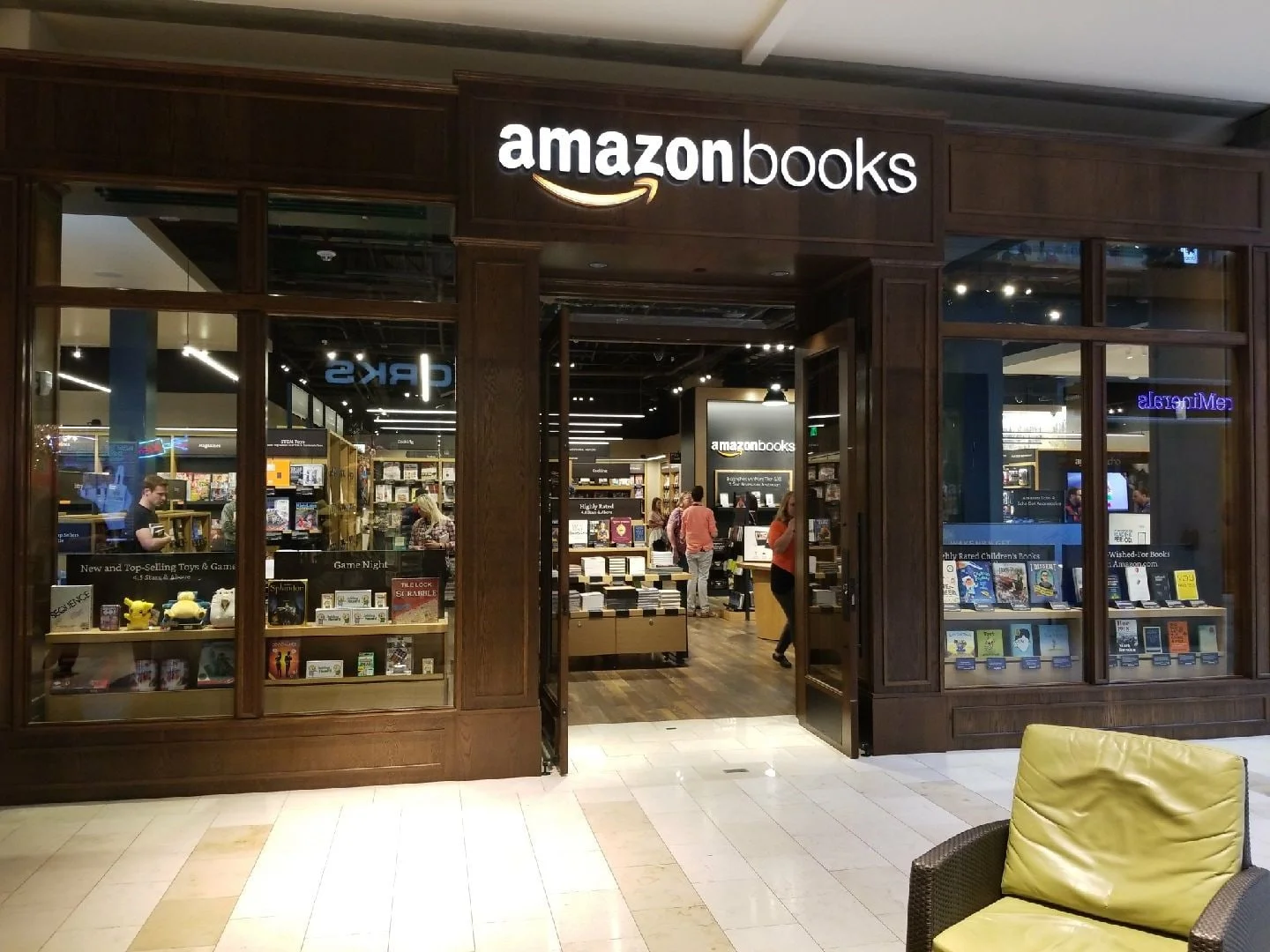 Wilcox Construction Amazon Books Bellevue Square Retail 02